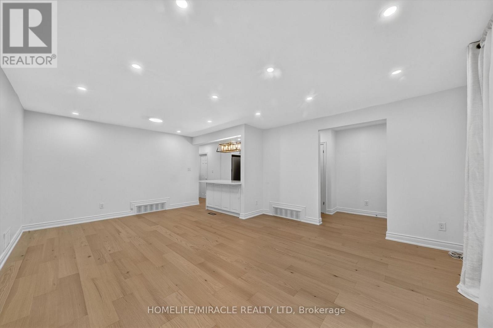18 Elderfield Crescent, Toronto, ON - Indoor Photo Showing Other Room