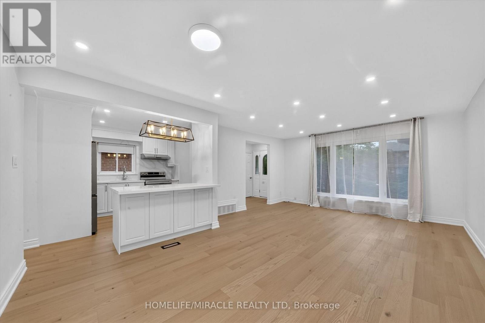 18 Elderfield Crescent, Toronto, ON - Indoor Photo Showing Kitchen