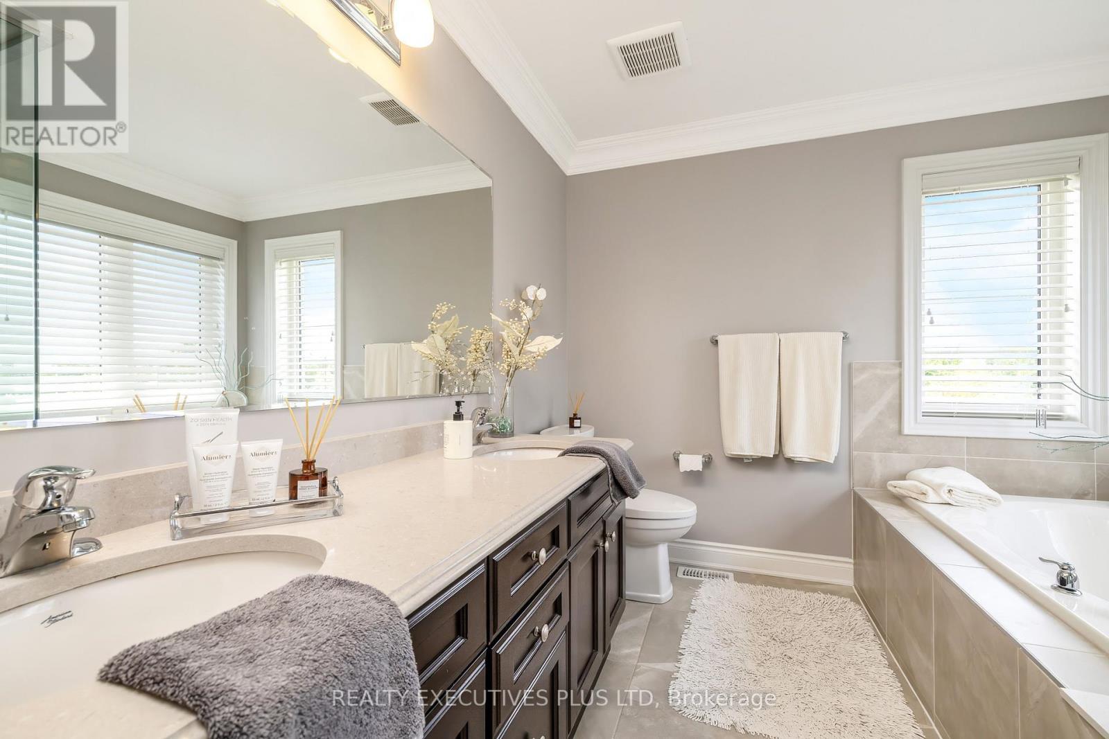 86 Stillwater Crescent, Hamilton, ON - Indoor Photo Showing Bathroom