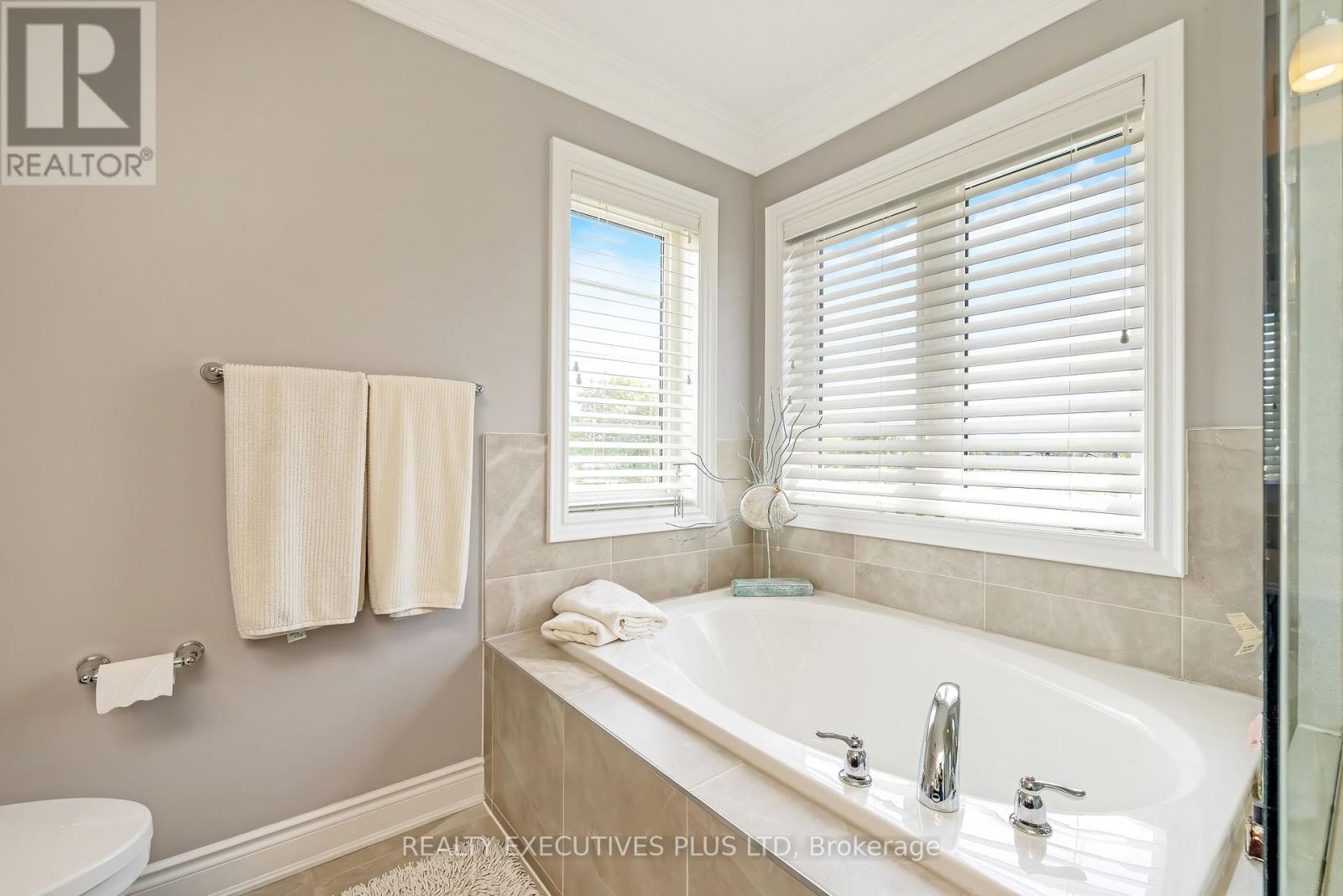 86 Stillwater Crescent, Hamilton, ON - Indoor Photo Showing Bathroom