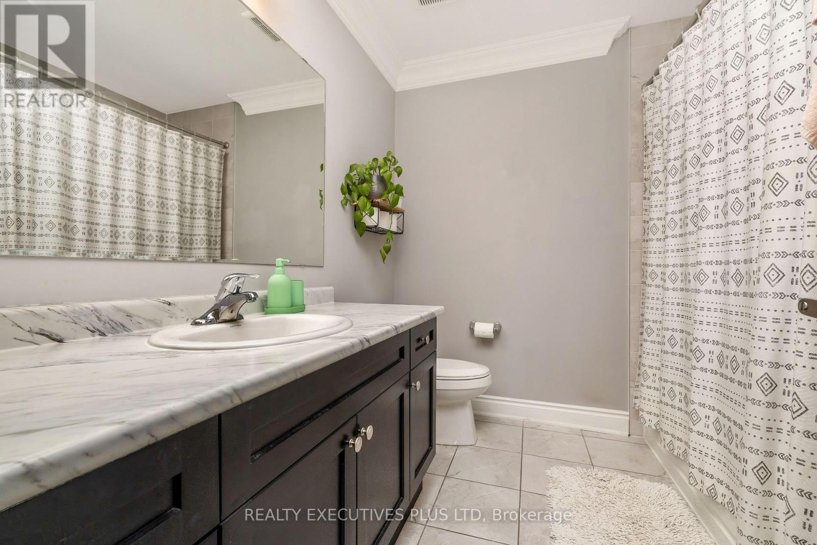 86 Stillwater Crescent, Hamilton, ON - Indoor Photo Showing Bathroom