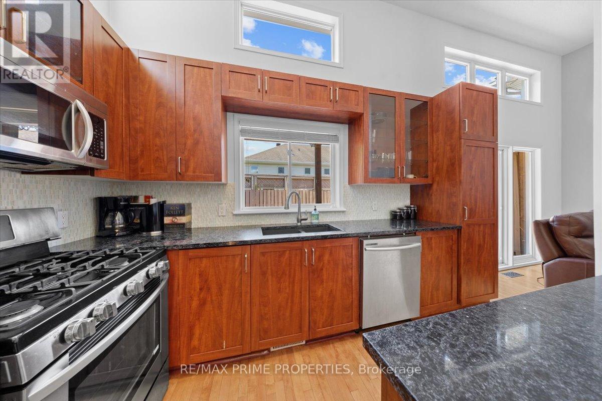 201 Gladeview Private, Ottawa, ON - Indoor Photo Showing Kitchen