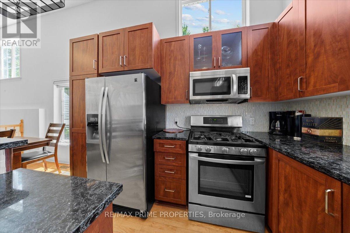 201 Gladeview Private, Ottawa, ON - Indoor Photo Showing Kitchen