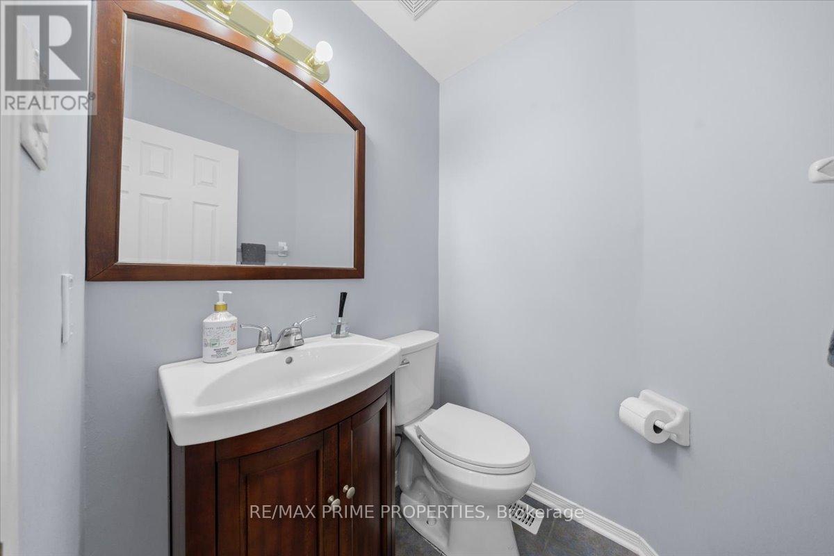 201 Gladeview Private, Ottawa, ON - Indoor Photo Showing Bathroom