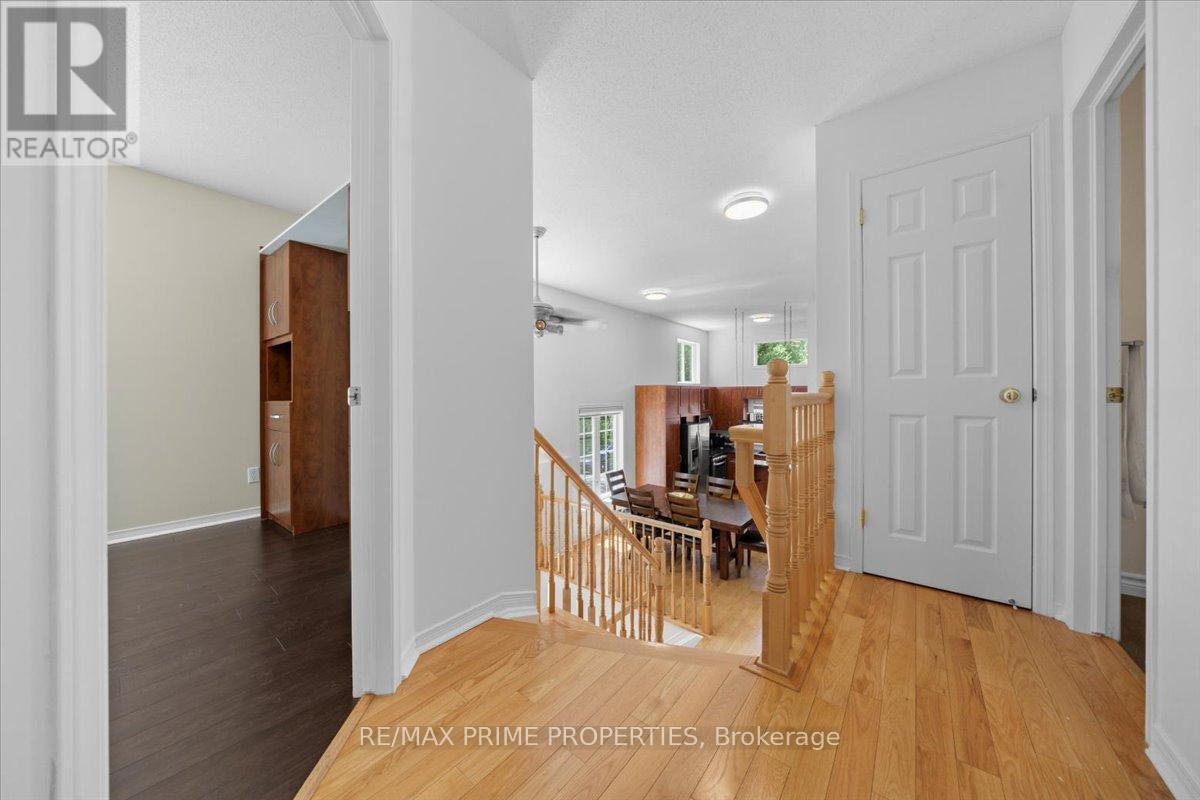 201 Gladeview Private, Ottawa, ON - Indoor Photo Showing Other Room