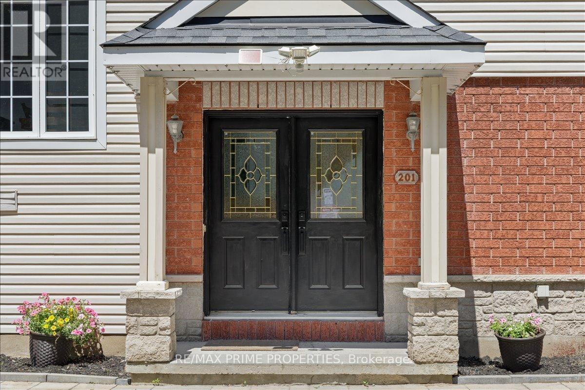 201 Gladeview Private, Ottawa, ON - Outdoor With Exterior
