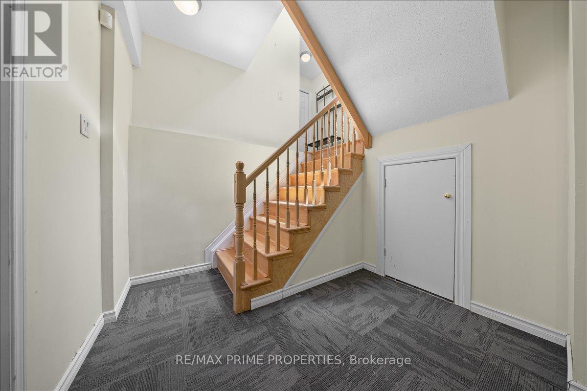 201 Gladeview Private, Ottawa, ON - Indoor Photo Showing Other Room