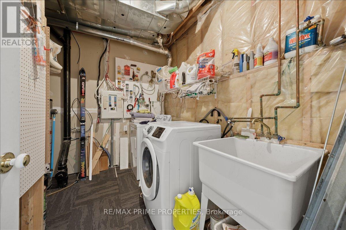 201 Gladeview Private, Ottawa, ON - Indoor Photo Showing Laundry Room