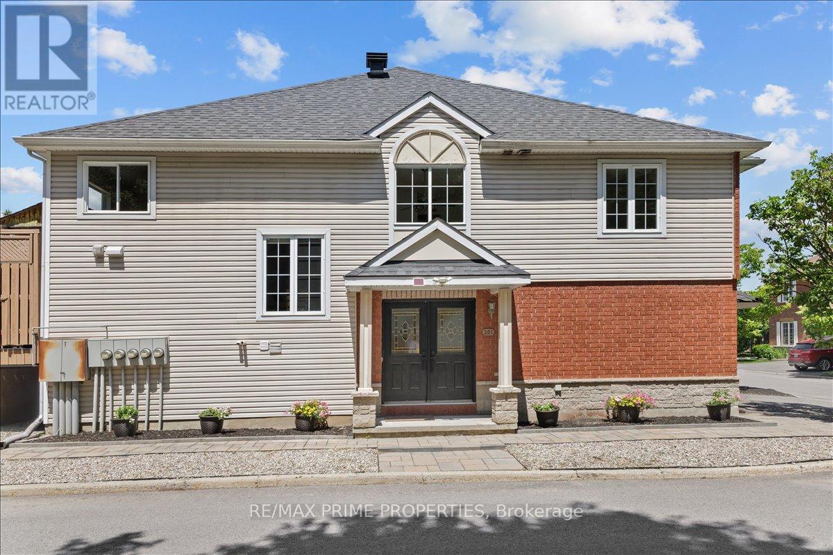 201 Gladeview Private, Ottawa, ON - Outdoor