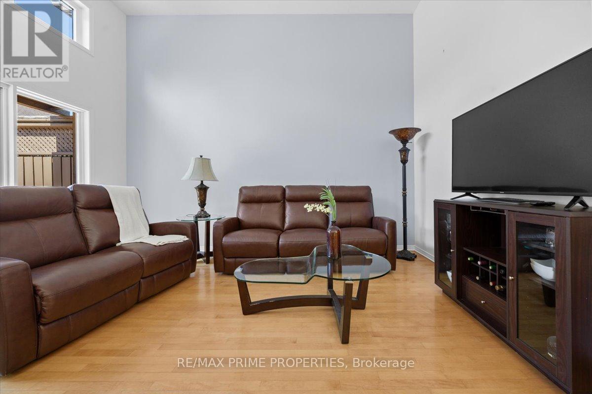 201 Gladeview Private, Ottawa, ON - Indoor Photo Showing Other Room