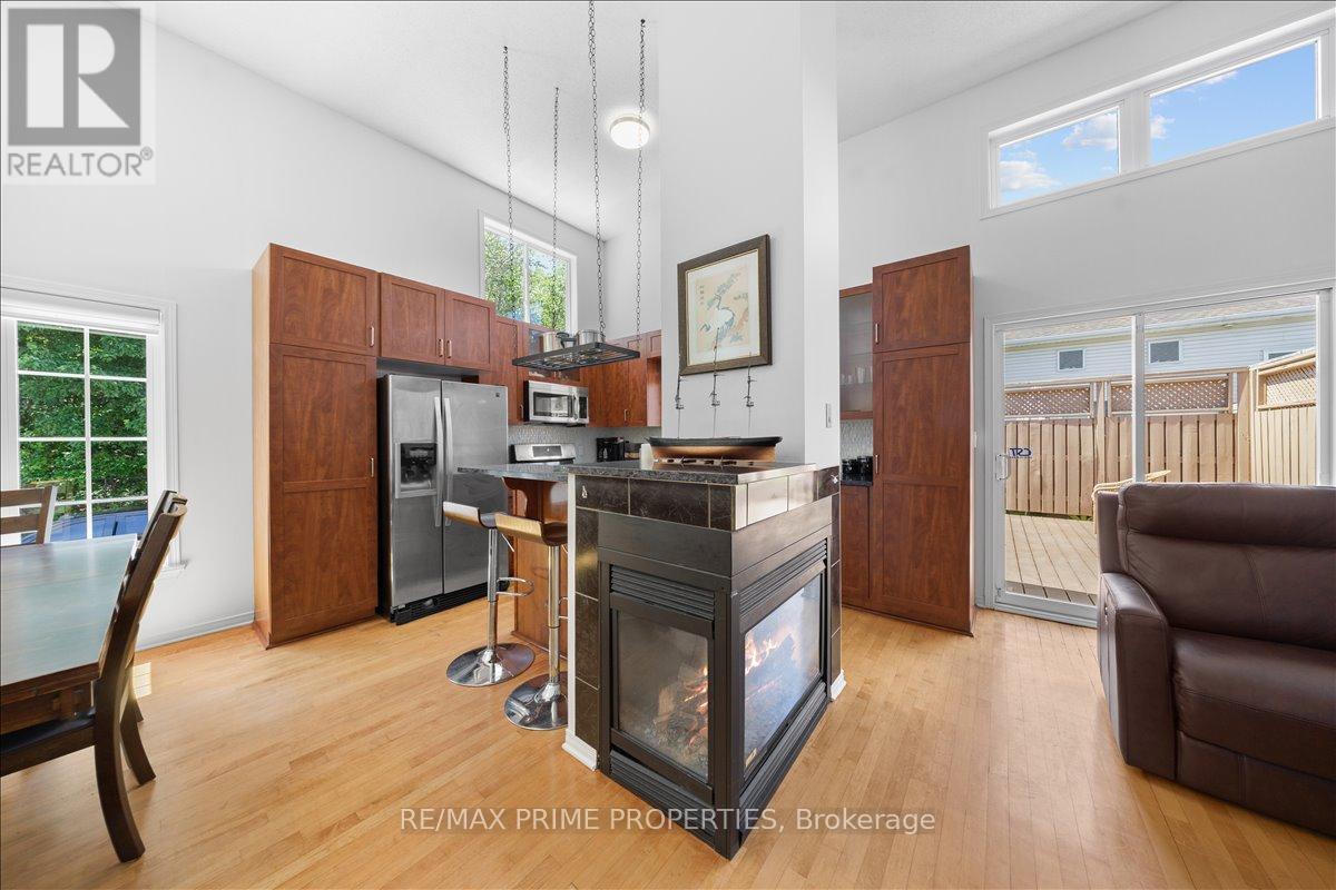 201 Gladeview Private, Ottawa, ON - Indoor With Fireplace