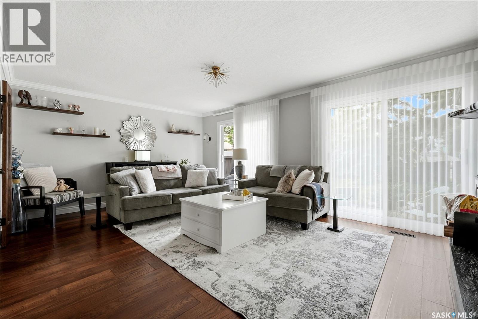1142 Gryphons Walk, Regina, SK - Indoor Photo Showing Living Room