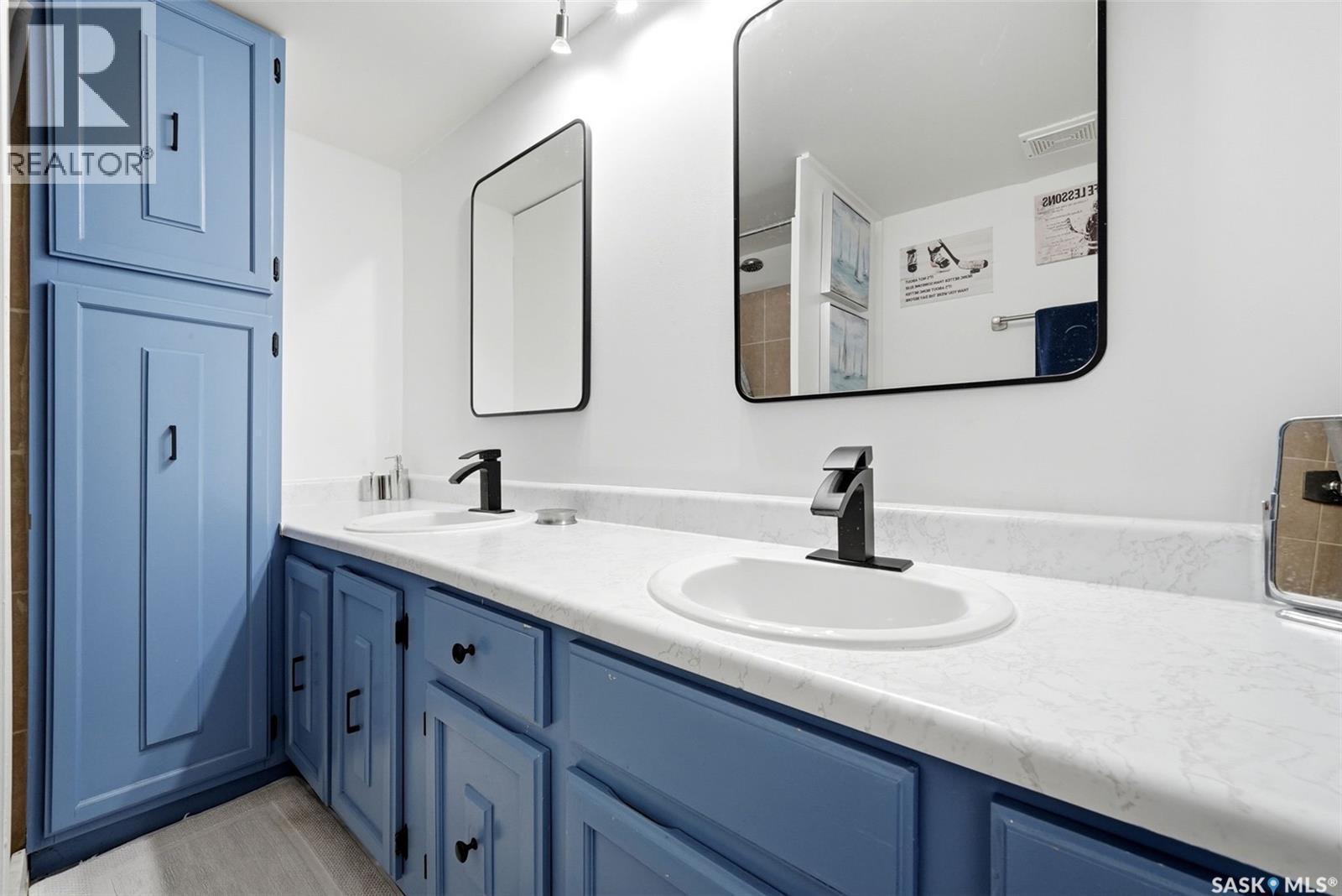 1142 Gryphons Walk, Regina, SK - Indoor Photo Showing Bathroom