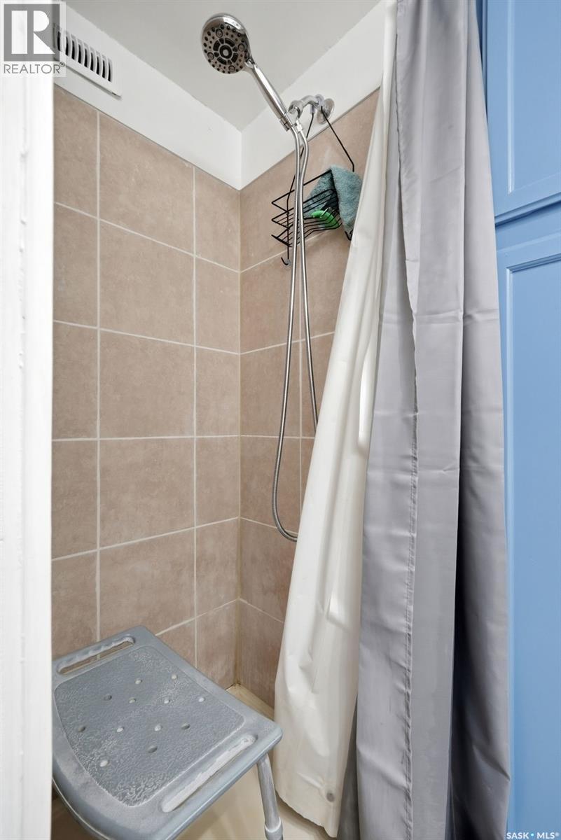 1142 Gryphons Walk, Regina, SK - Indoor Photo Showing Bathroom