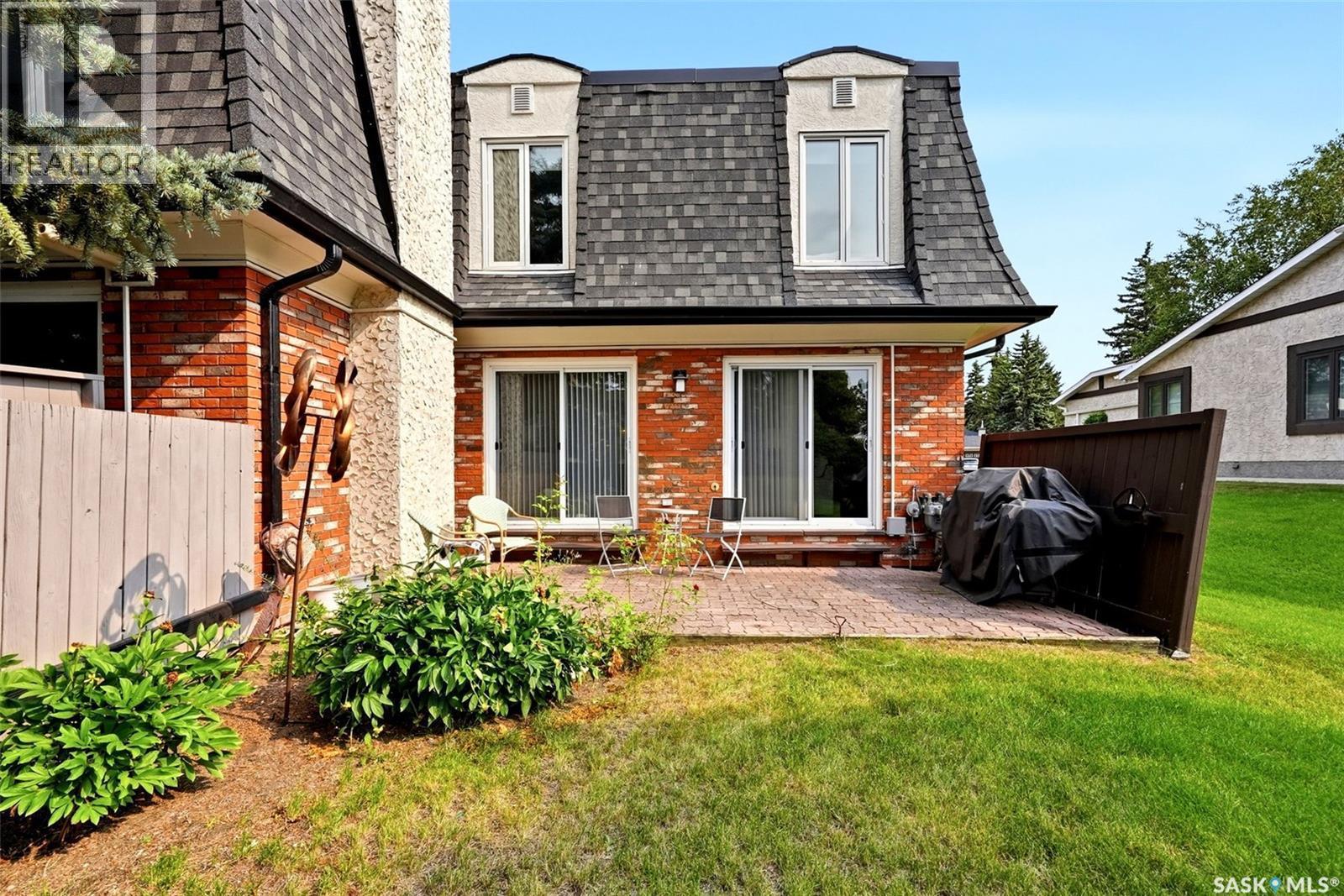 1142 Gryphons Walk, Regina, SK - Outdoor With Deck Patio Veranda