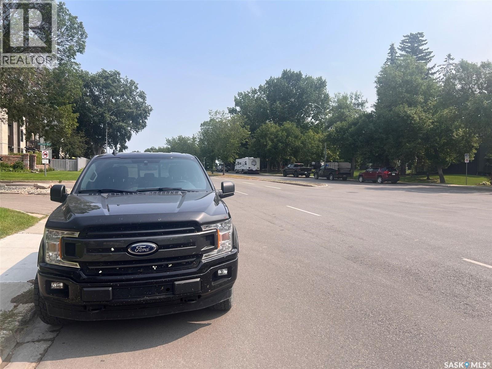 1142 Gryphons Walk, Regina, SK - Outdoor