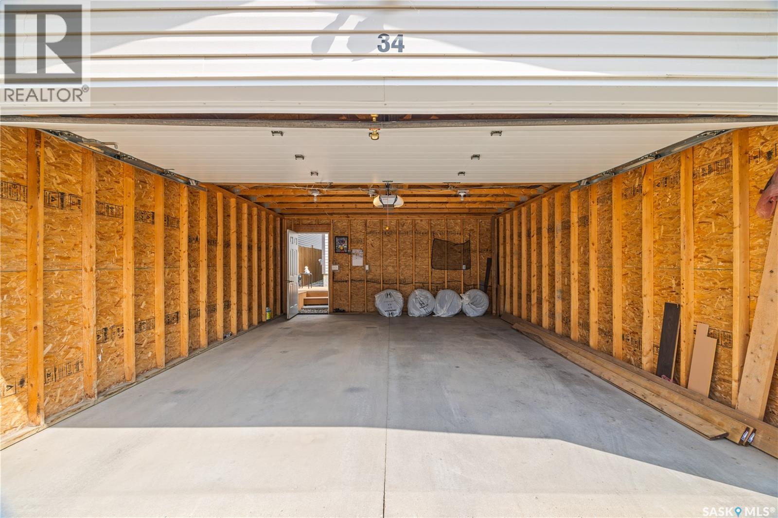 34 235 Rosewood Boulevard E, Saskatoon, SK - Indoor Photo Showing Garage