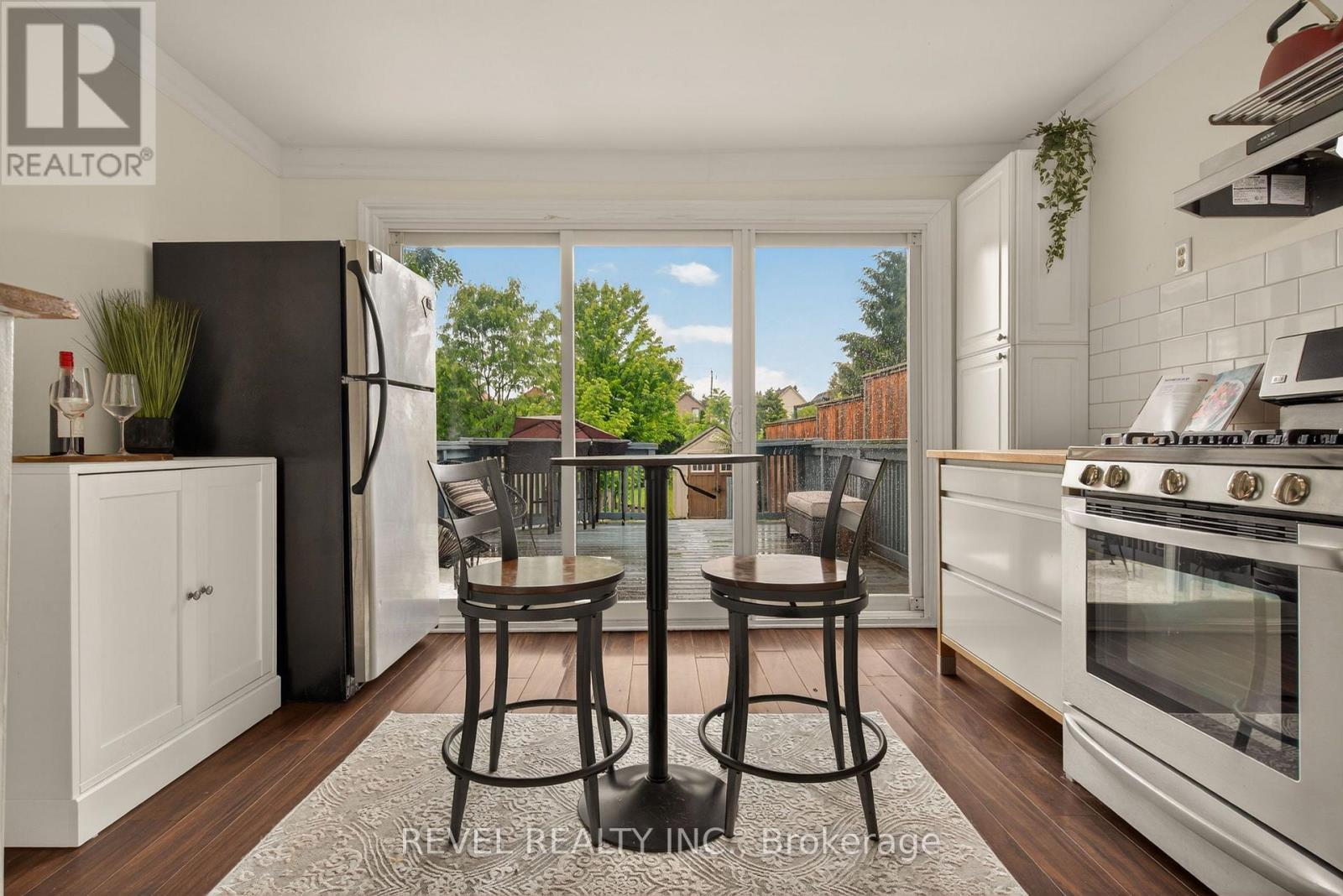 153 Ferrie Street E, Hamilton, ON - Indoor Photo Showing Kitchen