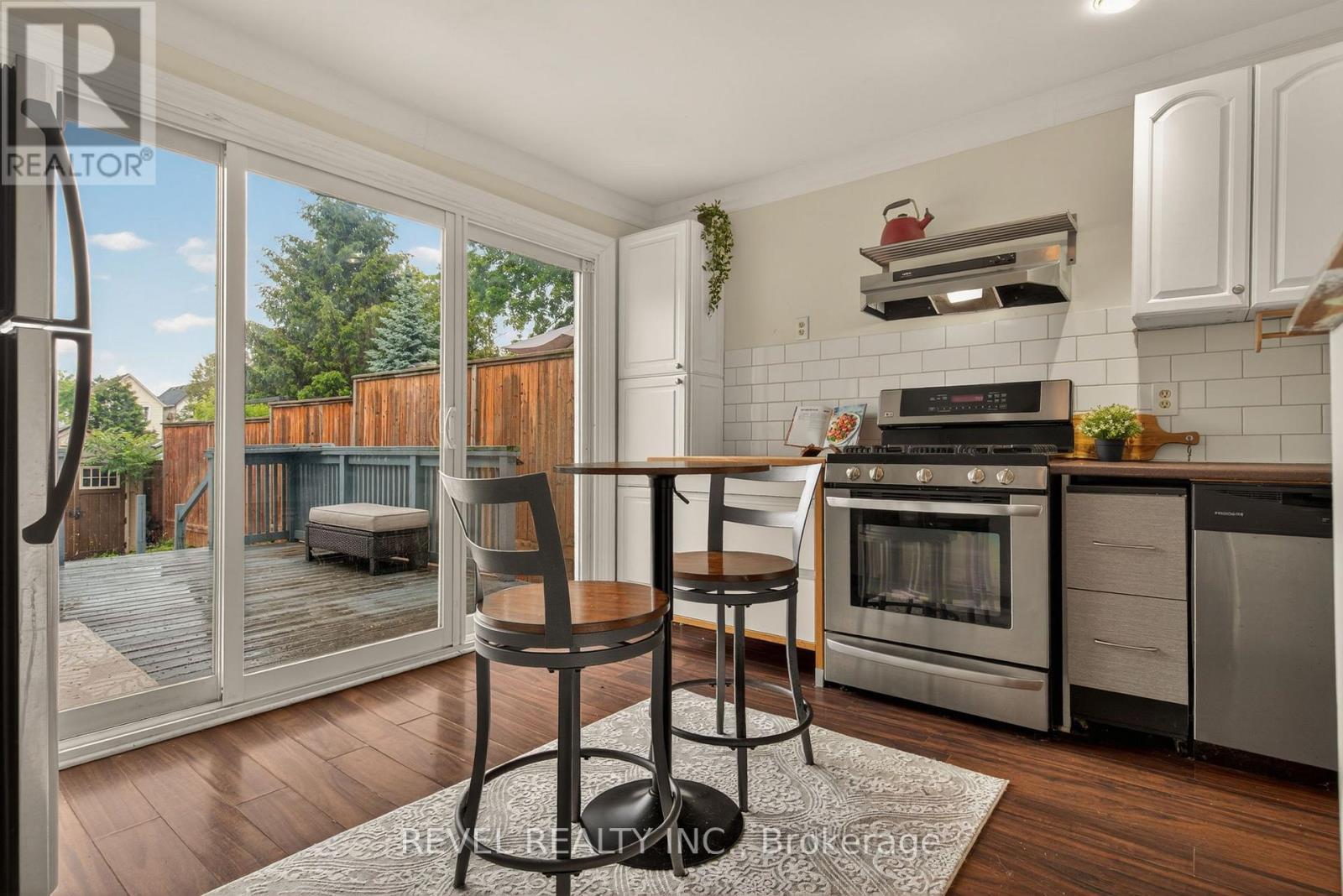 153 Ferrie Street E, Hamilton, ON - Indoor Photo Showing Kitchen