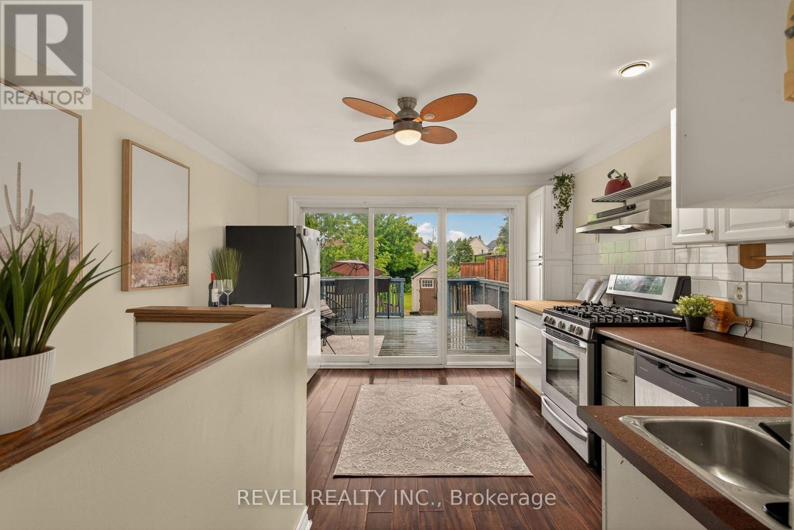 153 Ferrie Street E, Hamilton, ON - Indoor Photo Showing Kitchen With Double Sink