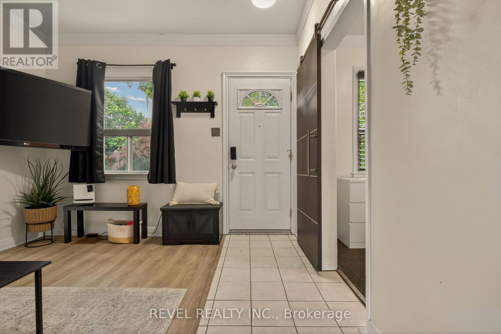 153 Ferrie Street E, Hamilton, ON - Indoor Photo Showing Other Room