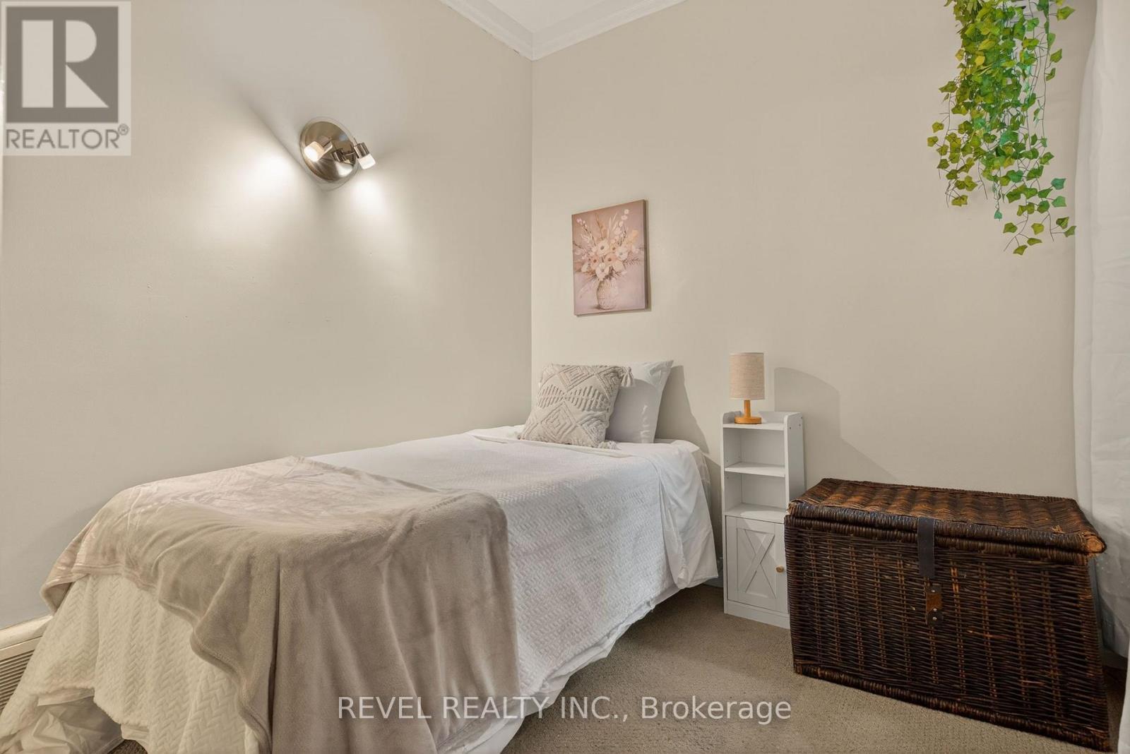 153 Ferrie Street E, Hamilton, ON - Indoor Photo Showing Bedroom