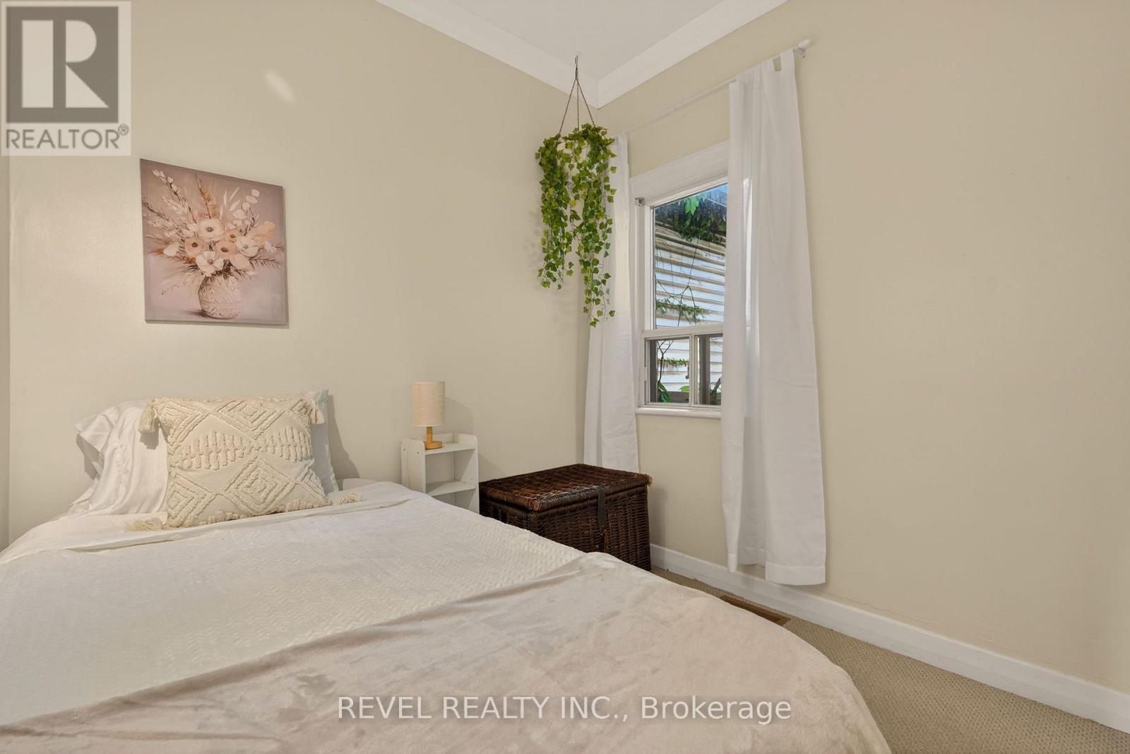 153 Ferrie Street E, Hamilton, ON - Indoor Photo Showing Bedroom