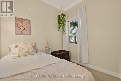 153 Ferrie Street E, Hamilton, ON - Indoor Photo Showing Bedroom