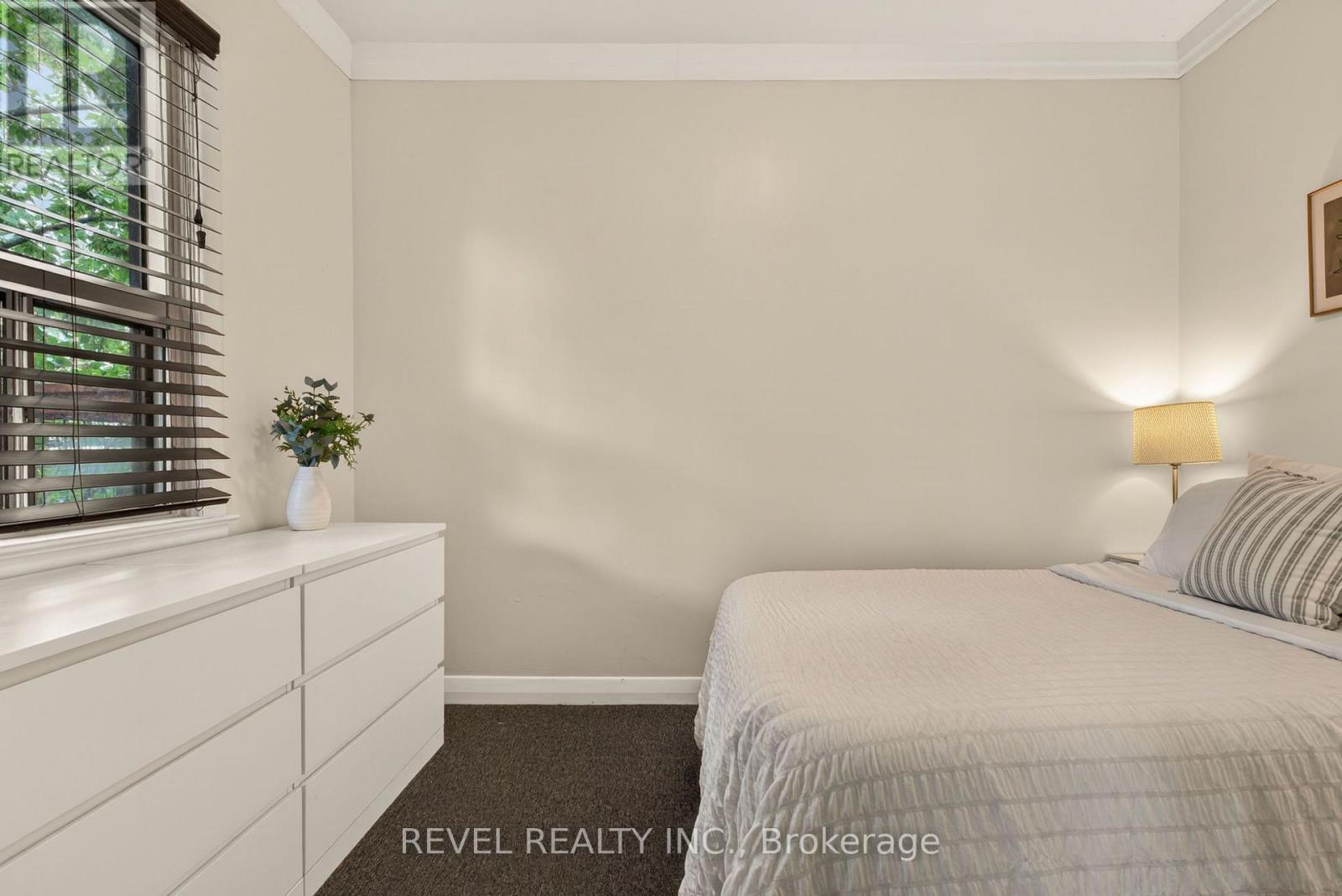 153 Ferrie Street E, Hamilton, ON - Indoor Photo Showing Bedroom
