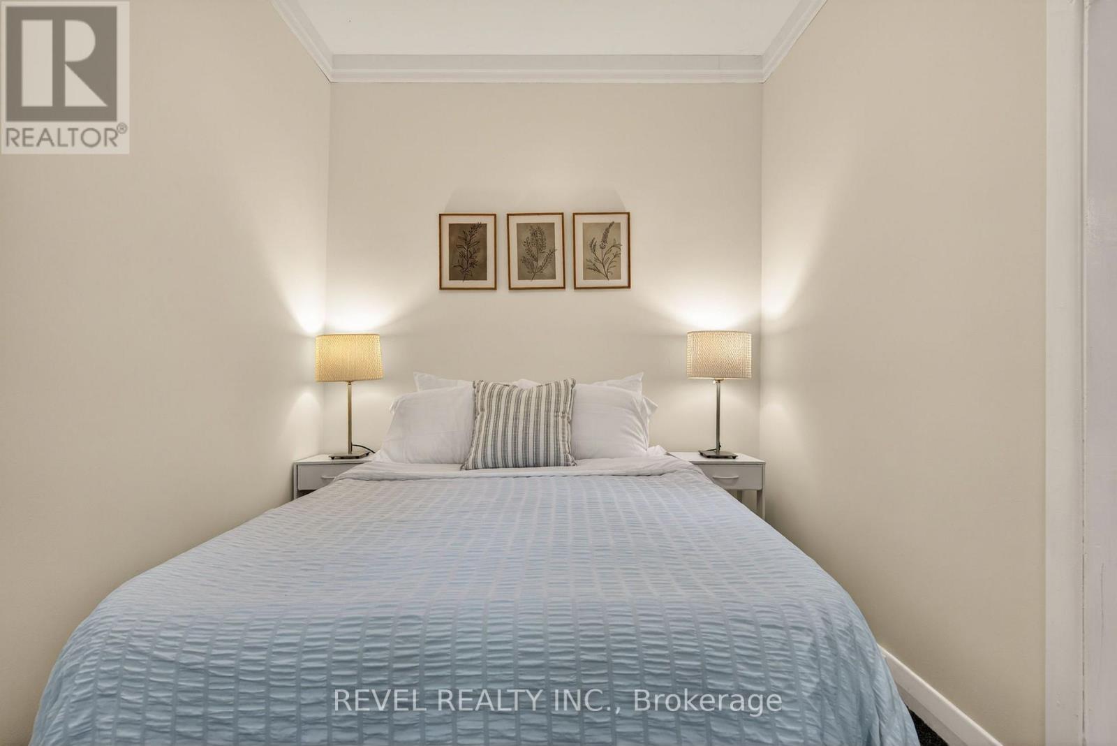 153 Ferrie Street E, Hamilton, ON - Indoor Photo Showing Bedroom