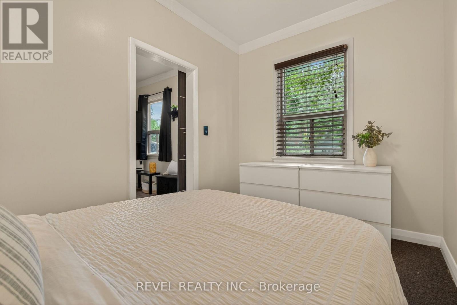 153 Ferrie Street E, Hamilton, ON - Indoor Photo Showing Bedroom