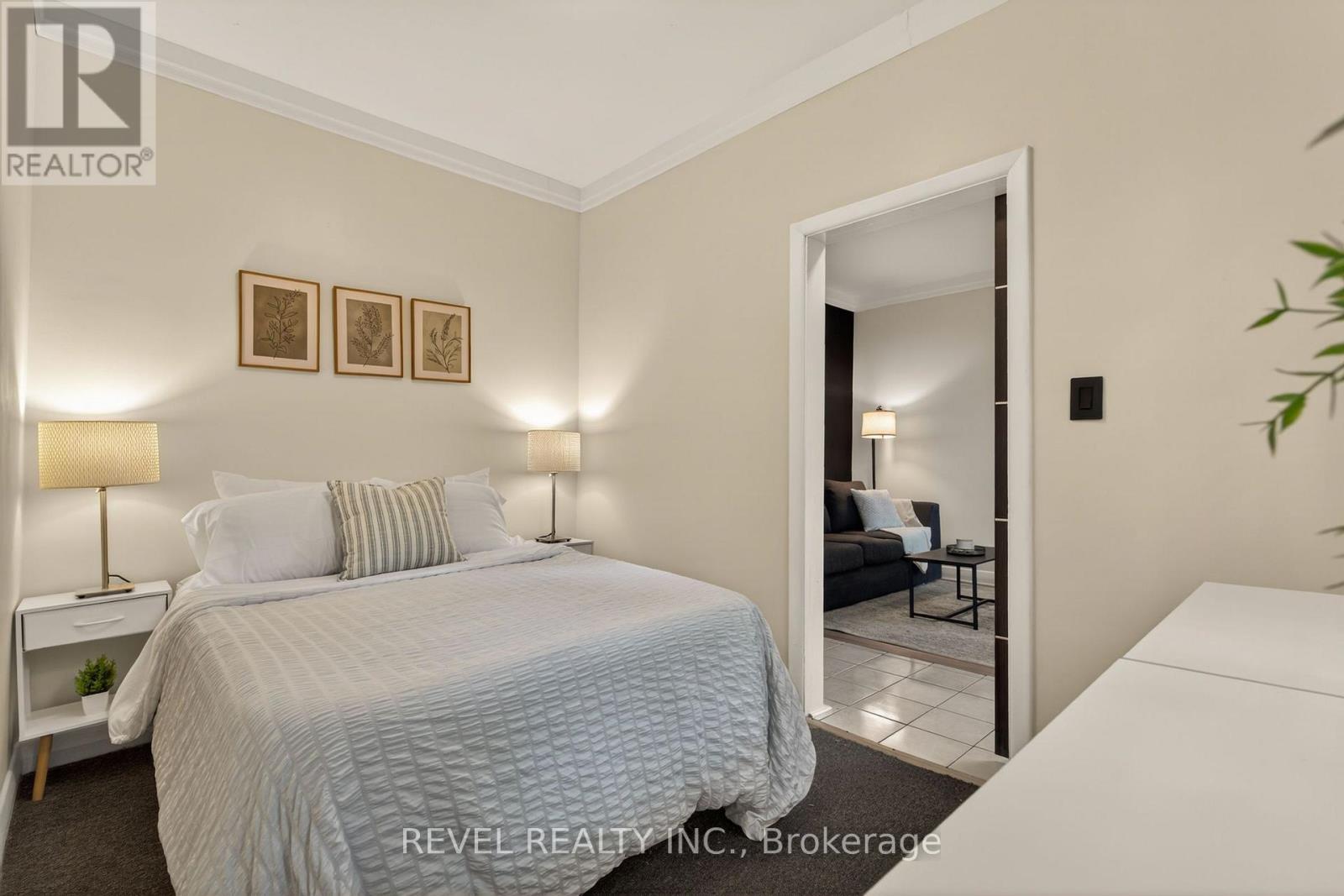 153 Ferrie Street E, Hamilton, ON - Indoor Photo Showing Bedroom