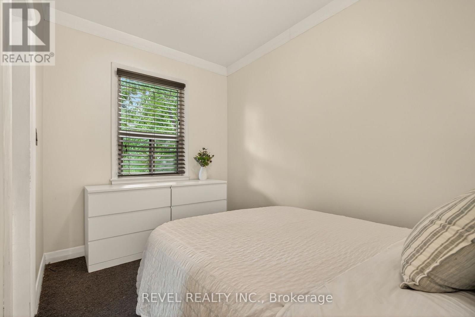 153 Ferrie Street E, Hamilton, ON - Indoor Photo Showing Bedroom