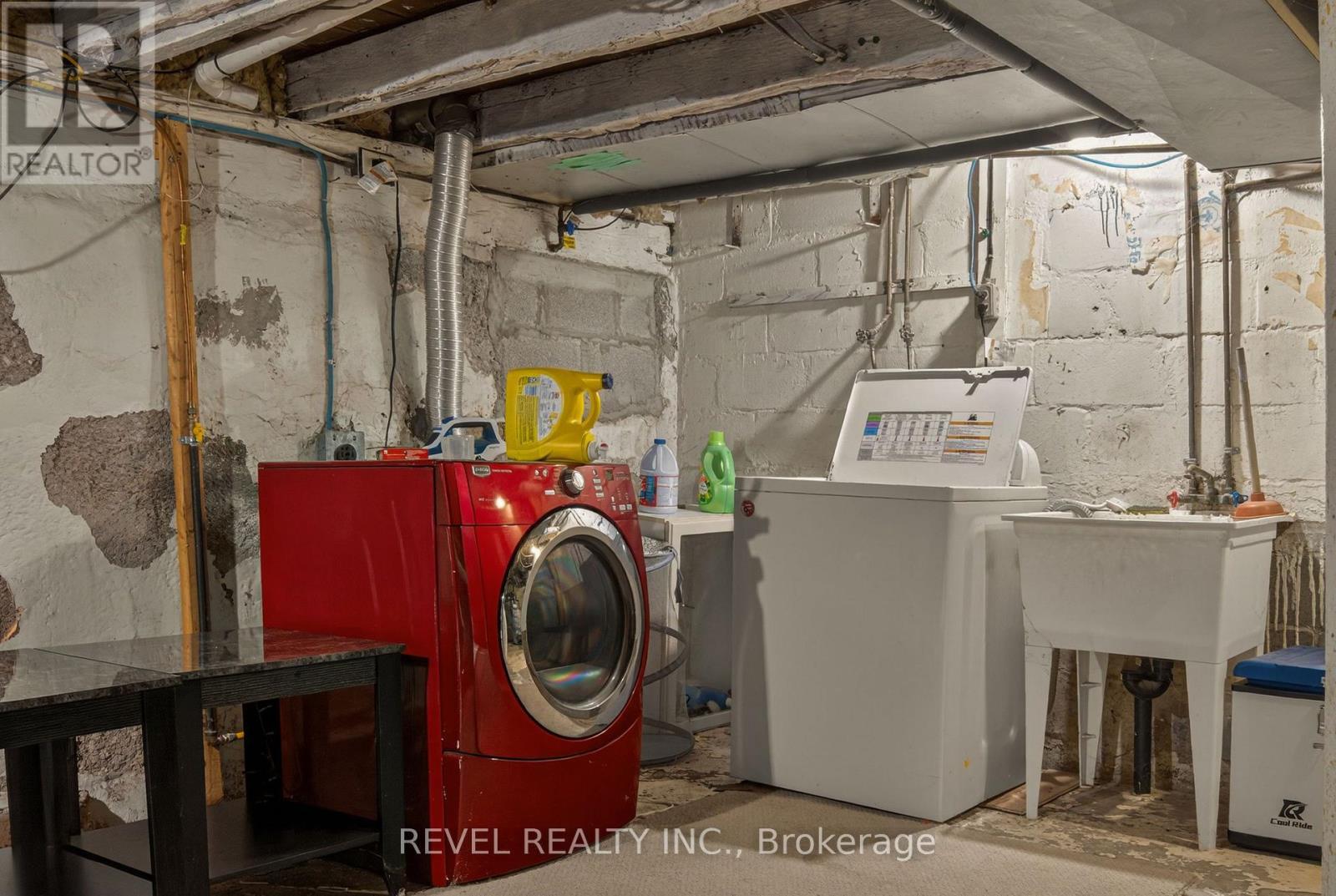 153 Ferrie Street E, Hamilton, ON - Indoor Photo Showing Laundry Room