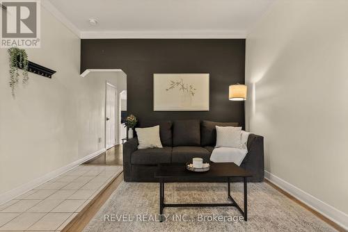 153 Ferrie Street E, Hamilton, ON - Indoor Photo Showing Living Room