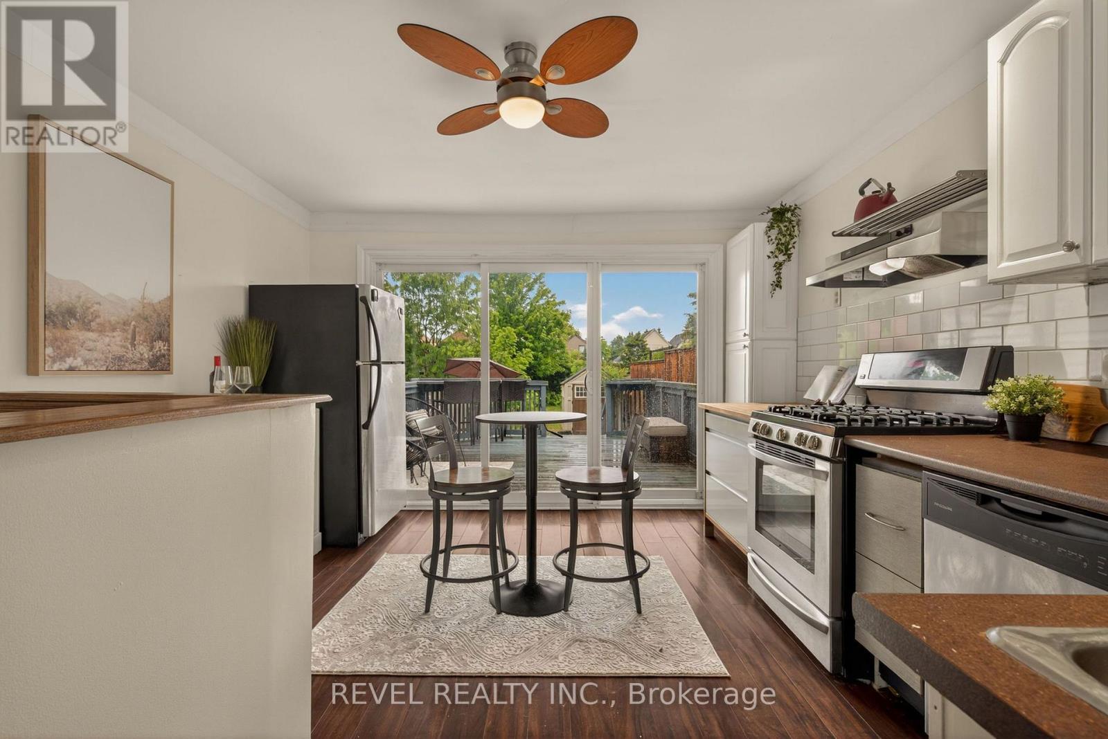 153 Ferrie Street E, Hamilton, ON - Indoor Photo Showing Kitchen