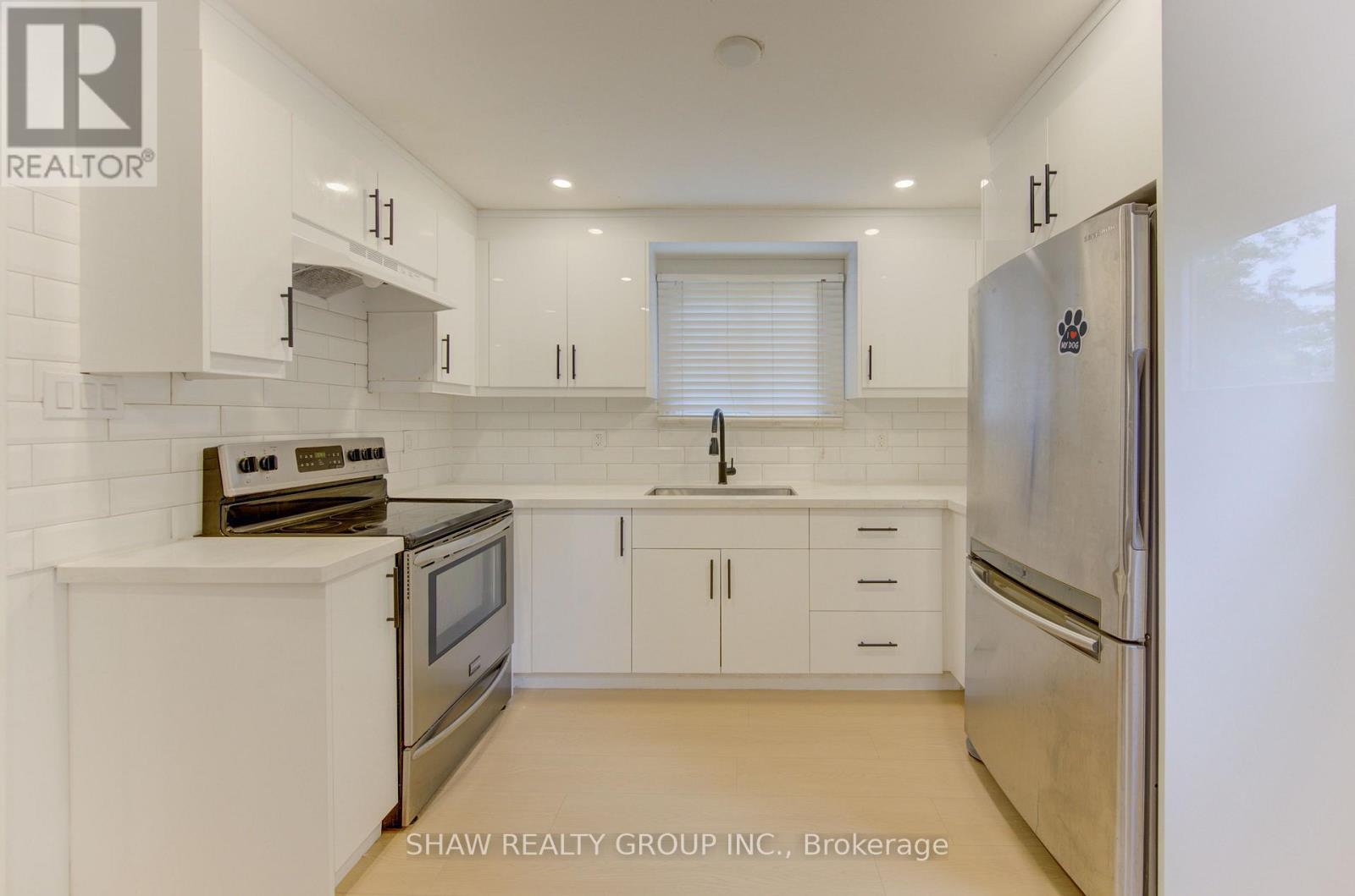69 Hungerford Road, Cambridge, ON - Indoor Photo Showing Kitchen With Upgraded Kitchen