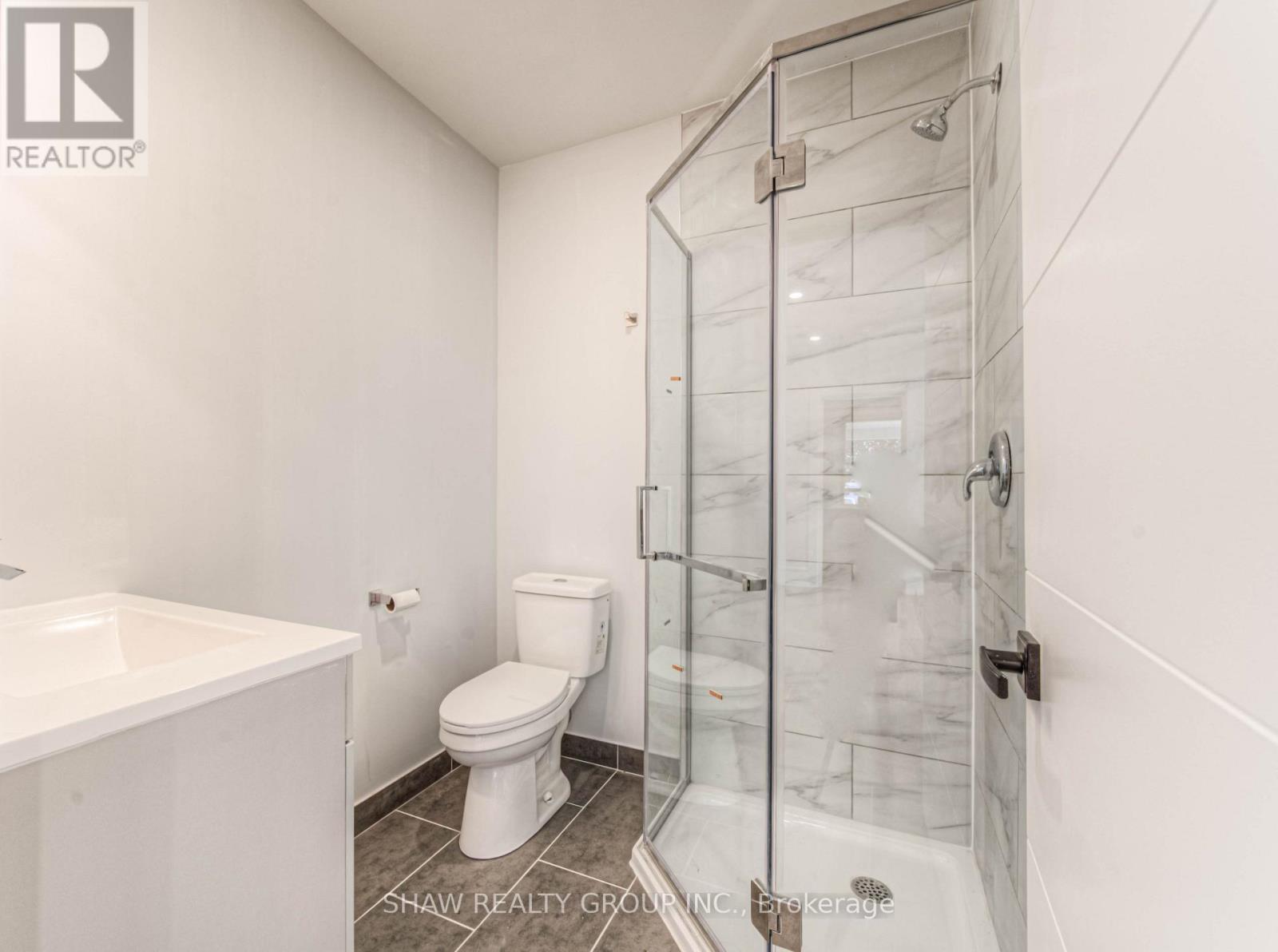 69 Hungerford Road, Cambridge, ON - Indoor Photo Showing Bathroom