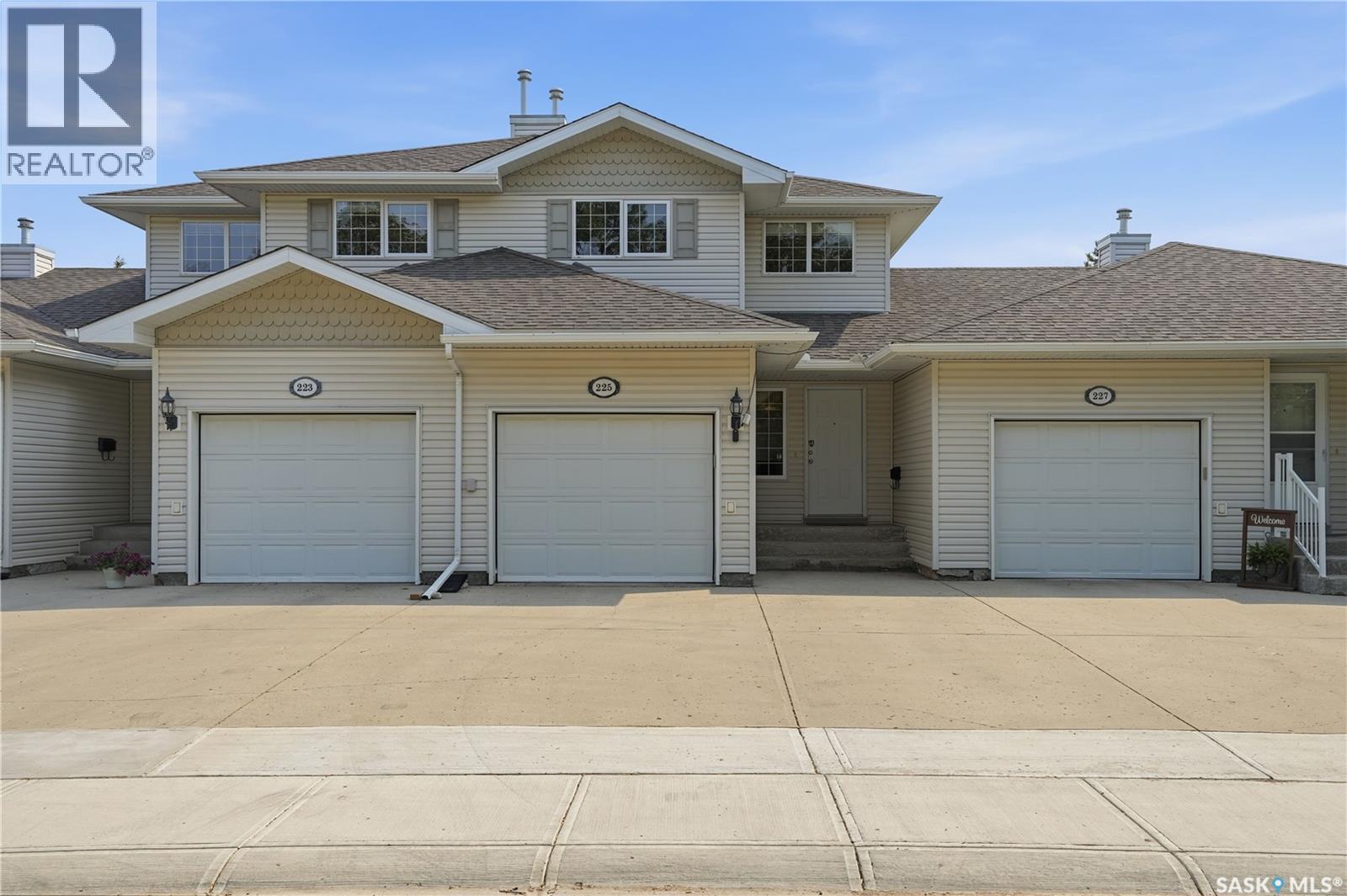 225 Mikkelson Drive, Regina, SK - Outdoor
