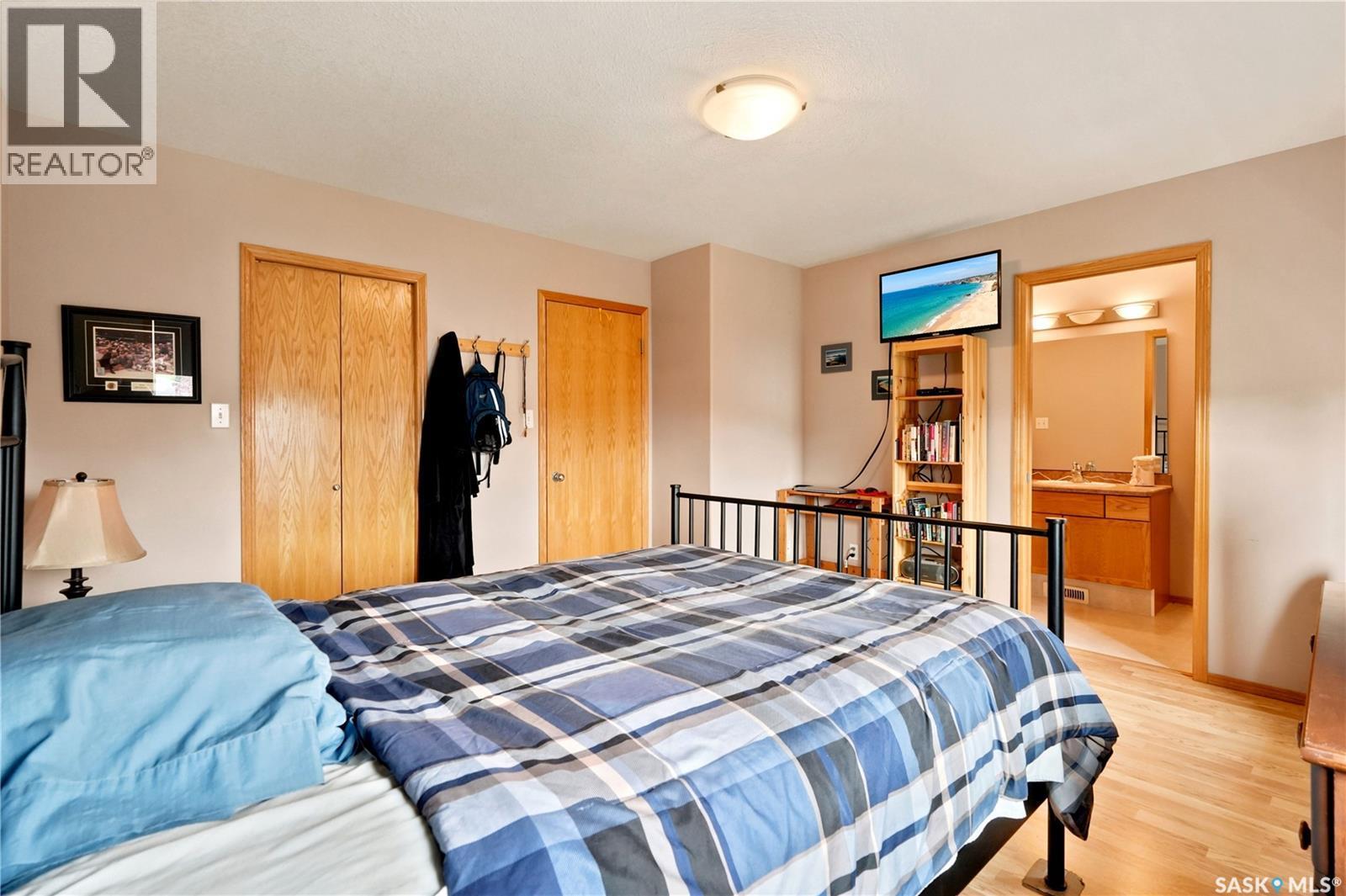 225 Mikkelson Drive, Regina, SK - Indoor Photo Showing Bedroom