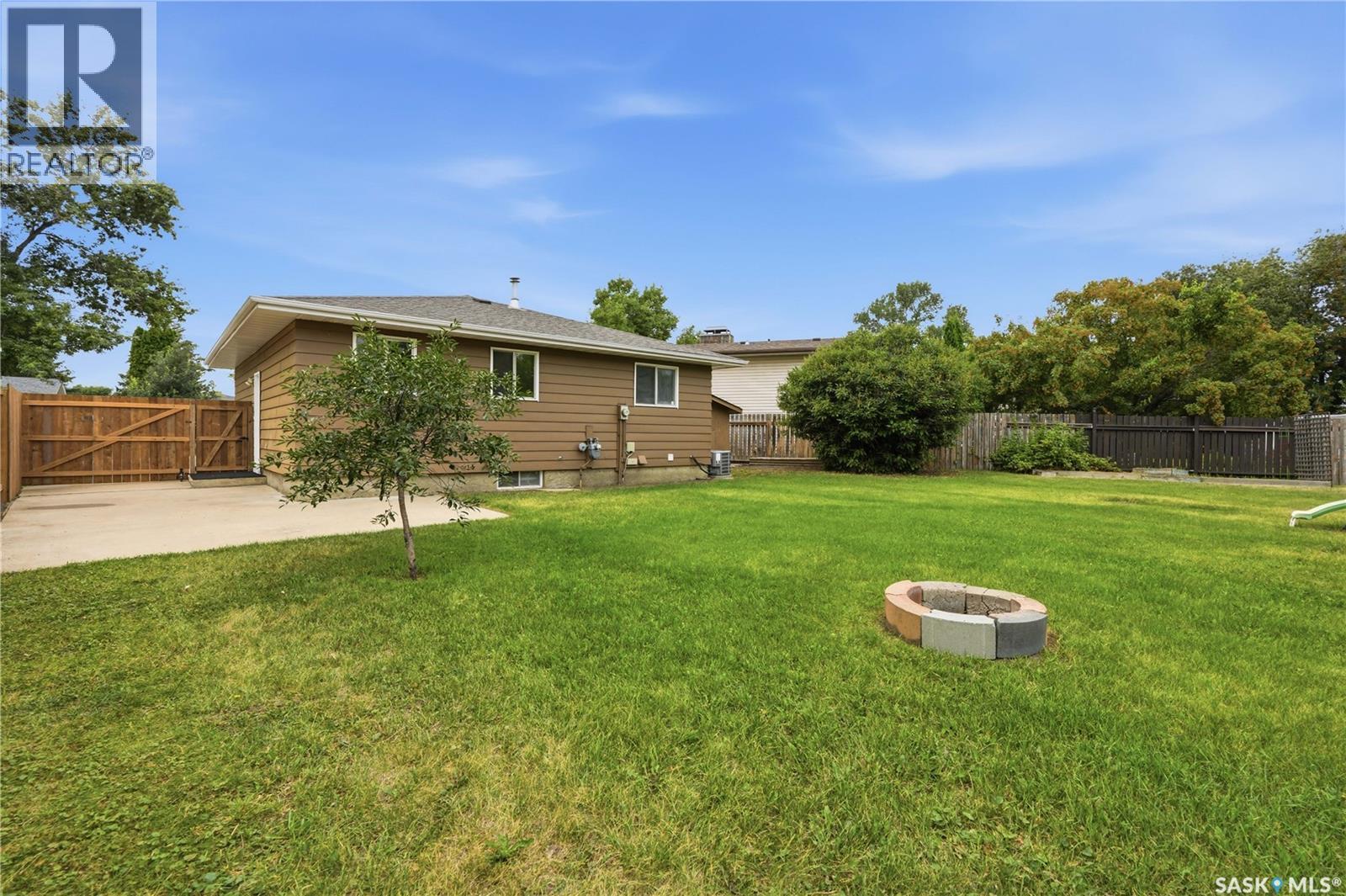 118 Dundurn Place, Saskatoon, SK - Outdoor