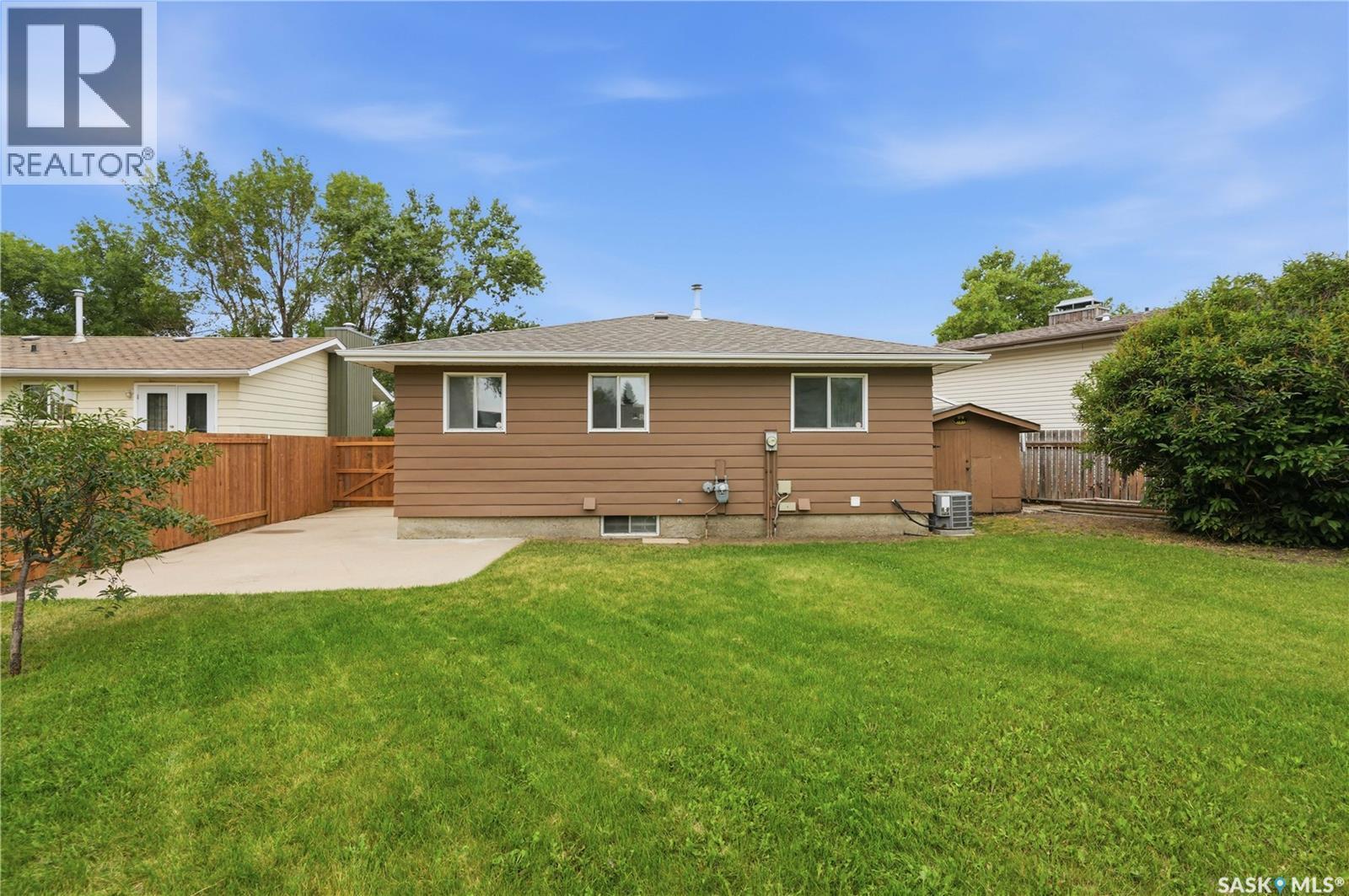 118 Dundurn Place, Saskatoon, SK - Outdoor