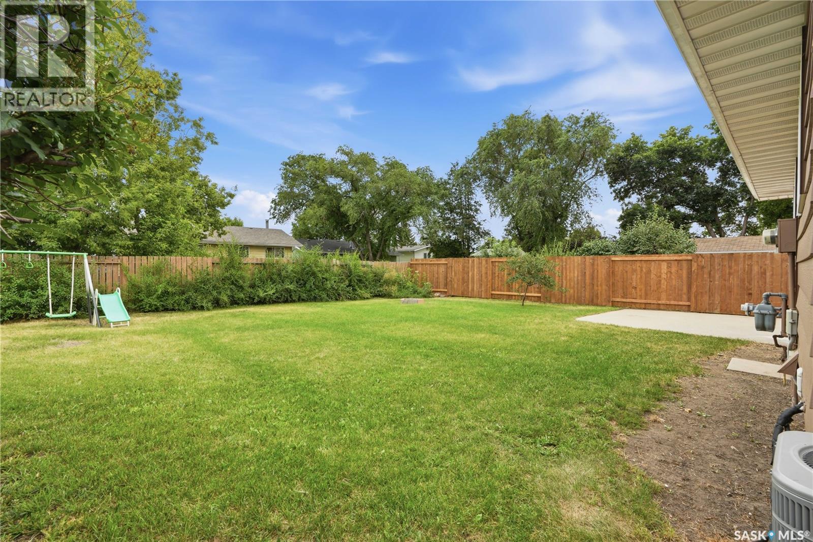 118 Dundurn Place, Saskatoon, SK - Outdoor With Backyard