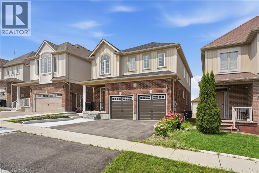 Parking for 5 cars - 359 Beechdrops Drive, Waterloo, ON - Outdoor With Facade