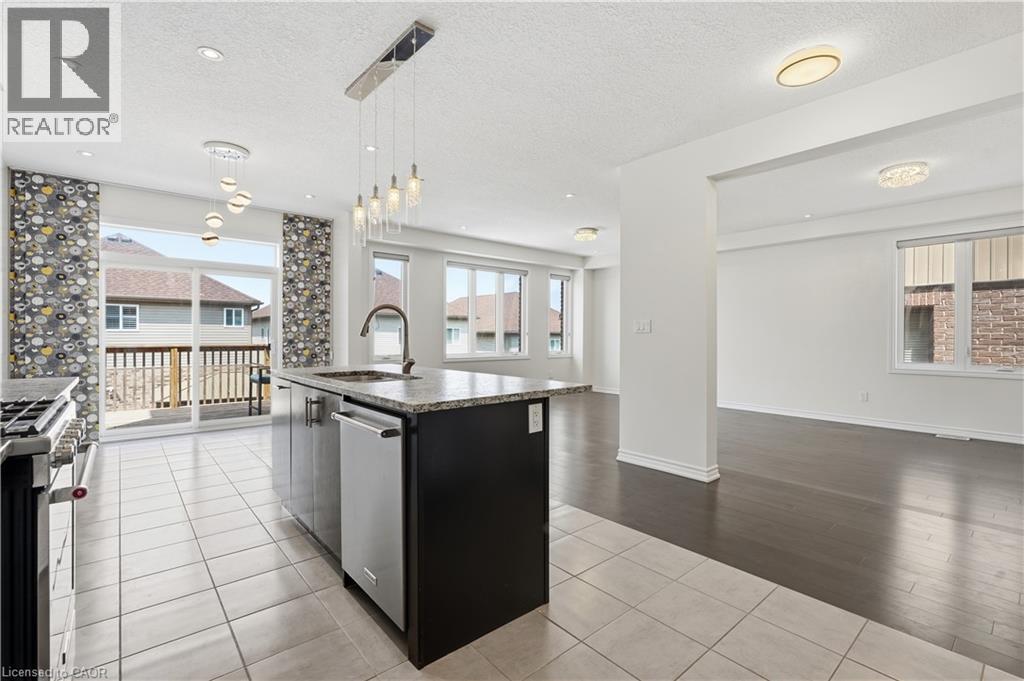 359 Beechdrops Drive, Waterloo, ON - Indoor Photo Showing Kitchen With Upgraded Kitchen