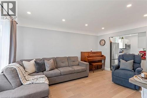 197 Crockett Street, Hamilton, ON - Indoor Photo Showing Living Room