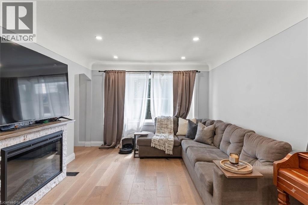 197 Crockett Street, Hamilton, ON - Indoor Photo Showing Living Room With Fireplace