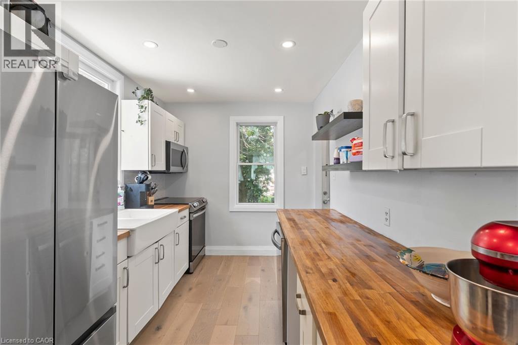 197 Crockett Street, Hamilton, ON - Indoor Photo Showing Kitchen