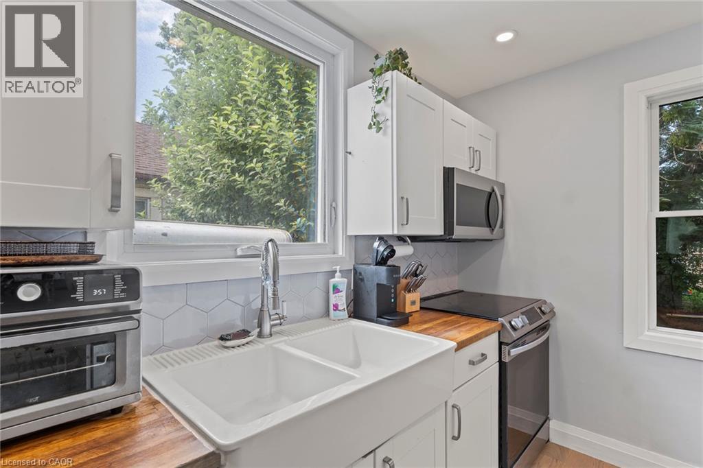 197 Crockett Street, Hamilton, ON - Indoor Photo Showing Kitchen With Double Sink