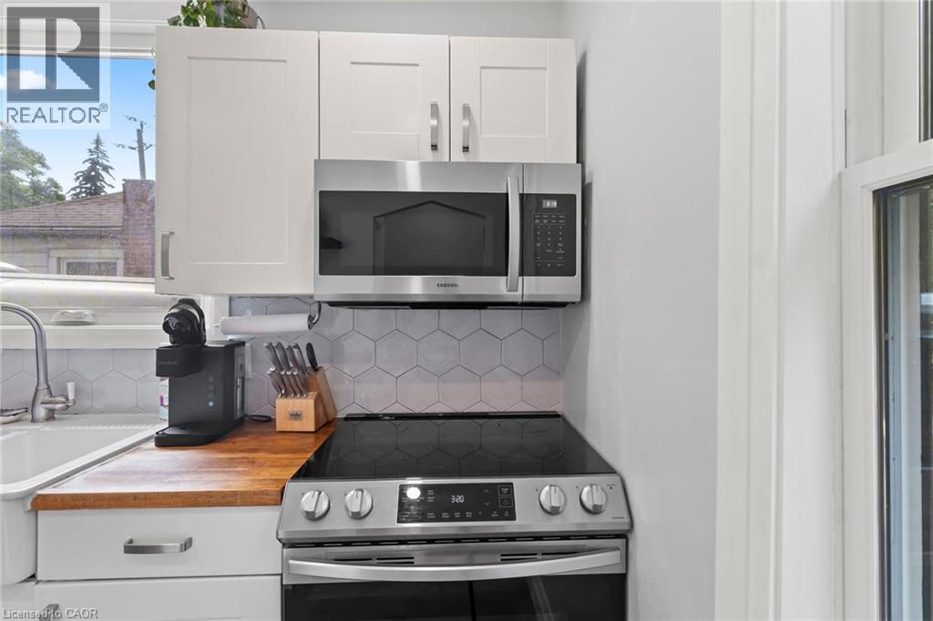 197 Crockett Street, Hamilton, ON - Indoor Photo Showing Kitchen